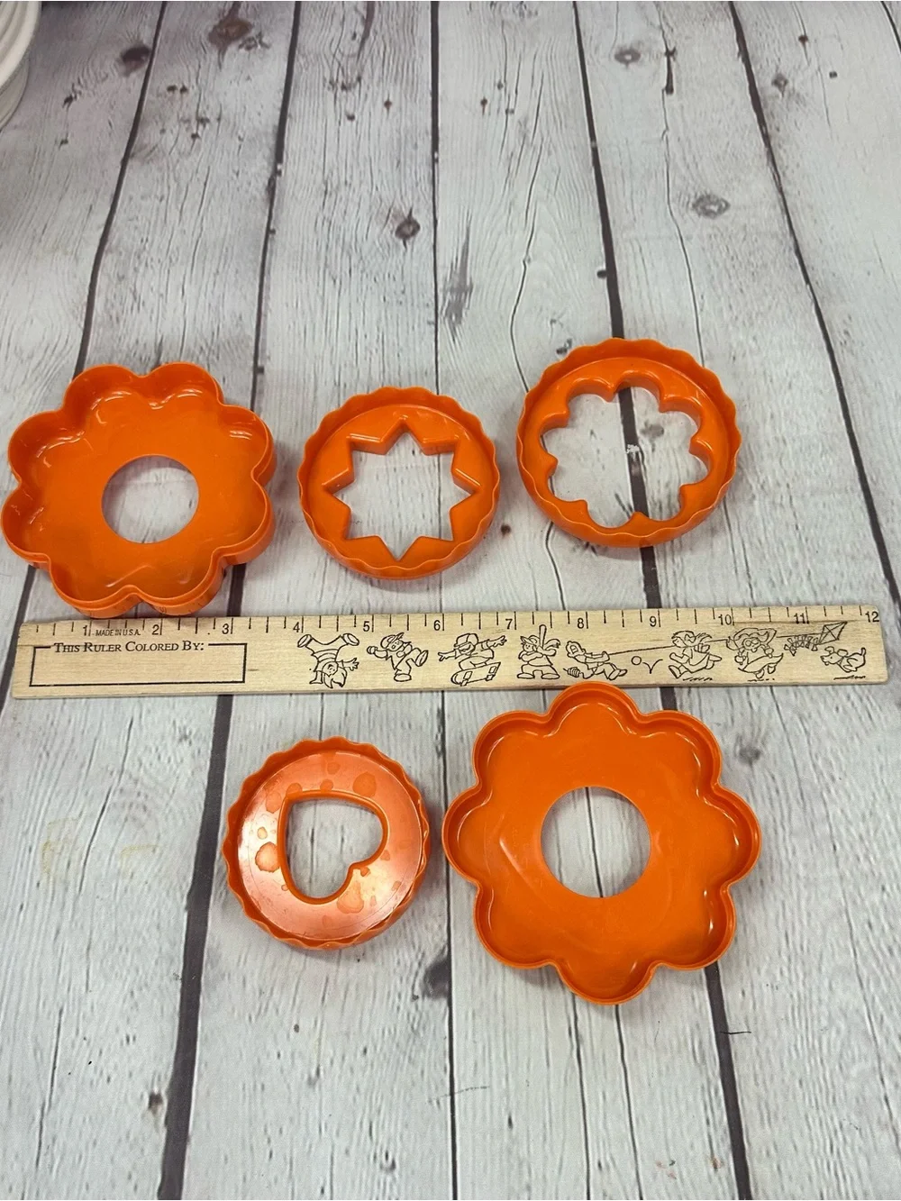 Vtg Tupperware cut a shape Orange nesting Cookie Cutter Set retro